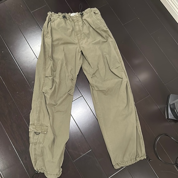 Military green parachute pants!! I got them a while ago but never wore them out. - Picture 2 of 3